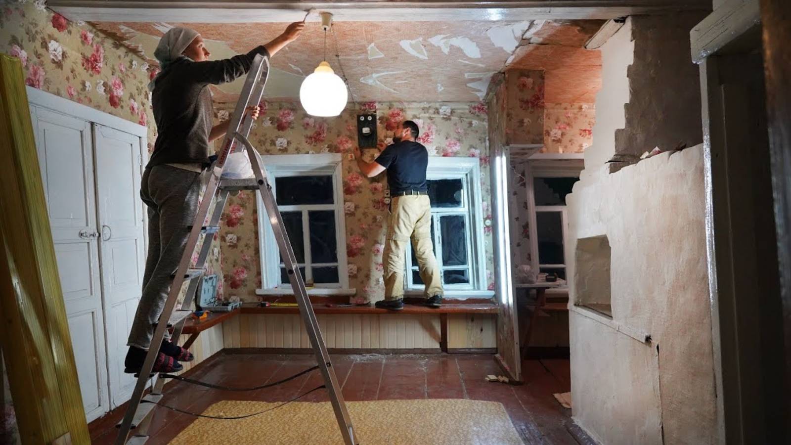 КУПИЛ 2 ДОМА В ДЕРЕВНЕ ｜ ЗАКАНЧИВАЕМ РЕМОНТ ｜ НОВОЕ ОСВЕЩЕНИЕ ｜ ДОРАБОТКА СТОЛА