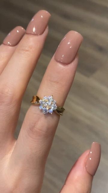 How you love yourself is how you teach others to love you. смотреть онлайн