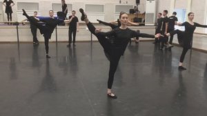 Классический танец-Упражнения на середине зала