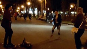 Уличный музыкант!Виртуоз!Классно играет на гитаре!Сад Шевчнко,Харьков!!!