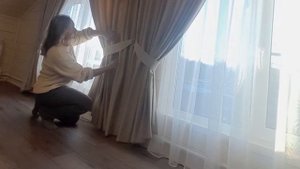 Шторы в загородный дом с мансардными окнами.
