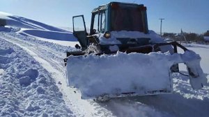 Мтз-80 теанит на буксир Мтз-80. Чистим снег на мтз-80 /Moldova