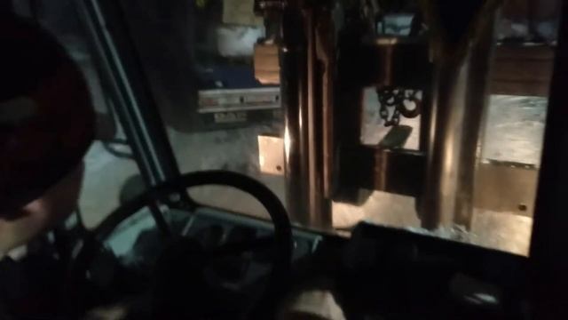 Львовский погрузчик. Выгрузка продукции на переработку. смотреть онлайн