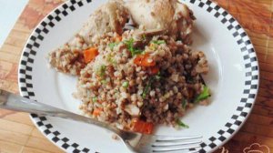 Курица с гречкой и грибами