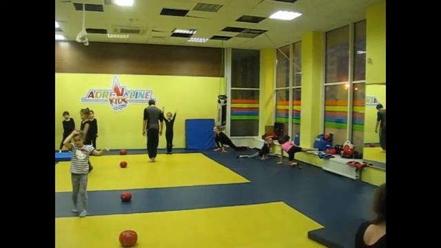 Акробатика.Рондат два фляка Ариана 7 лет. смотреть онлайн