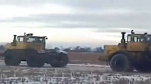 Прикол на дороге! Тракторы тянут сено!