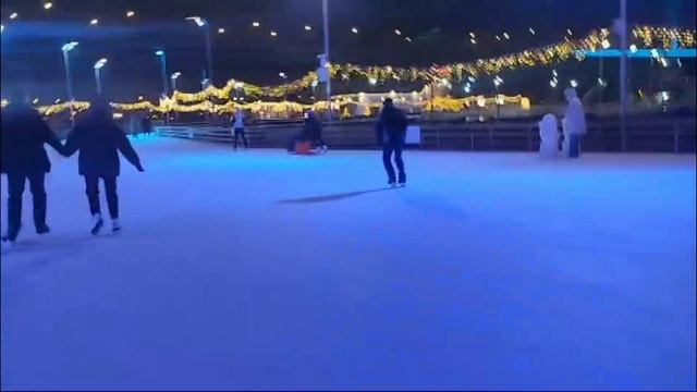 Каток у флагштока смотреть онлайн