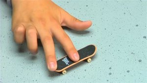 трюки на фингерборде