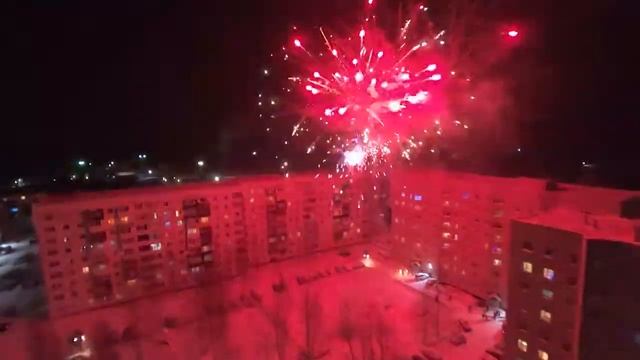 От салюта к салюту в Новый год г Стрежевой смотреть онлайн