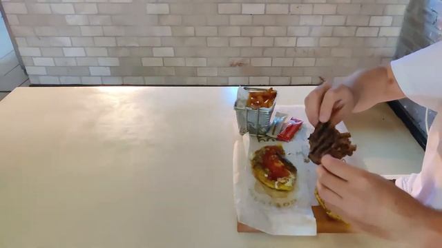 Дегустация бургеров в кафе Burger Station отеля Nirvana Dolce Vita 5* | tooroom смотреть онлайн