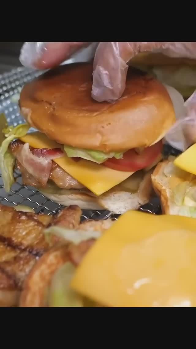 невероятный куриный бургер! пальчики оближешь! смотреть онлайн