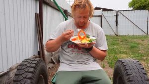 Сибирь Деревня Поливаю огород Ем Котлету по-хакасски Жизнь людей в деревне Сильная жара в России