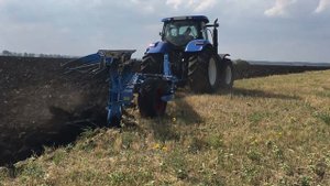 Пахота плугом Lemken Eurodiamant 11 5+1 с трактором New Holland T7060 часть 1