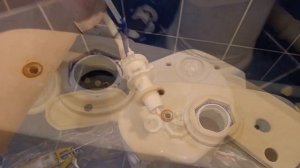 Замена арматуры унитаза