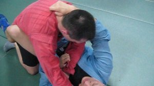 2016 год. Классика самбо и дзюдо при выходе на рычаг локтя из защиты на спине.