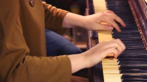 Моцарт Соната фа мажор 2-я часть. Исполняет Александра Неплюева