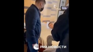 К Некоглаю ворвались люди форме / друга задержали?