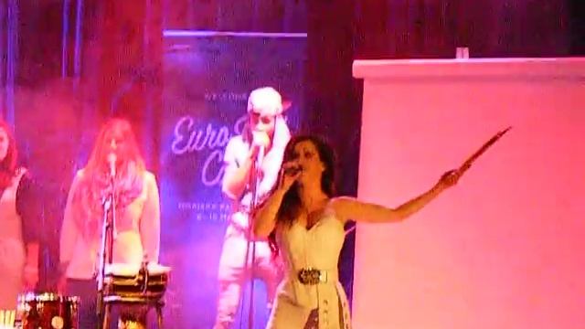 Elitsa and Stoyan Sing "Samo Shampioni" at the Eurovision Cafe in Malmo, Sweden смотреть онлайн