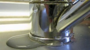 Подтекает смеситель с основания излива
