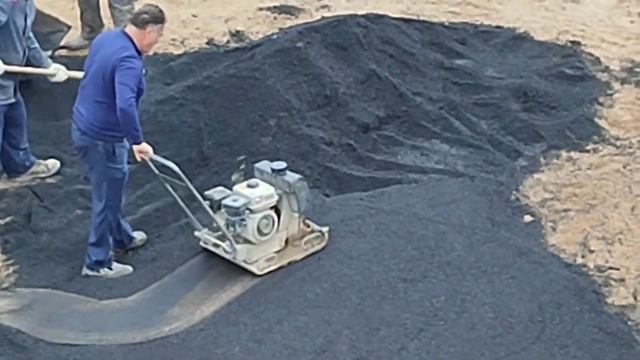 Укладка 20т.асфальта в ручную.