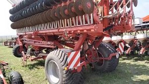 Высокопроизводительная пневматическая сеялка Kverneland DG 12000 экспресс-обзор от Михаила Рудеева