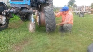 Замена передней покрышки на тракторе МТЗ-82.1. Minsk tractor MTZ-82.1