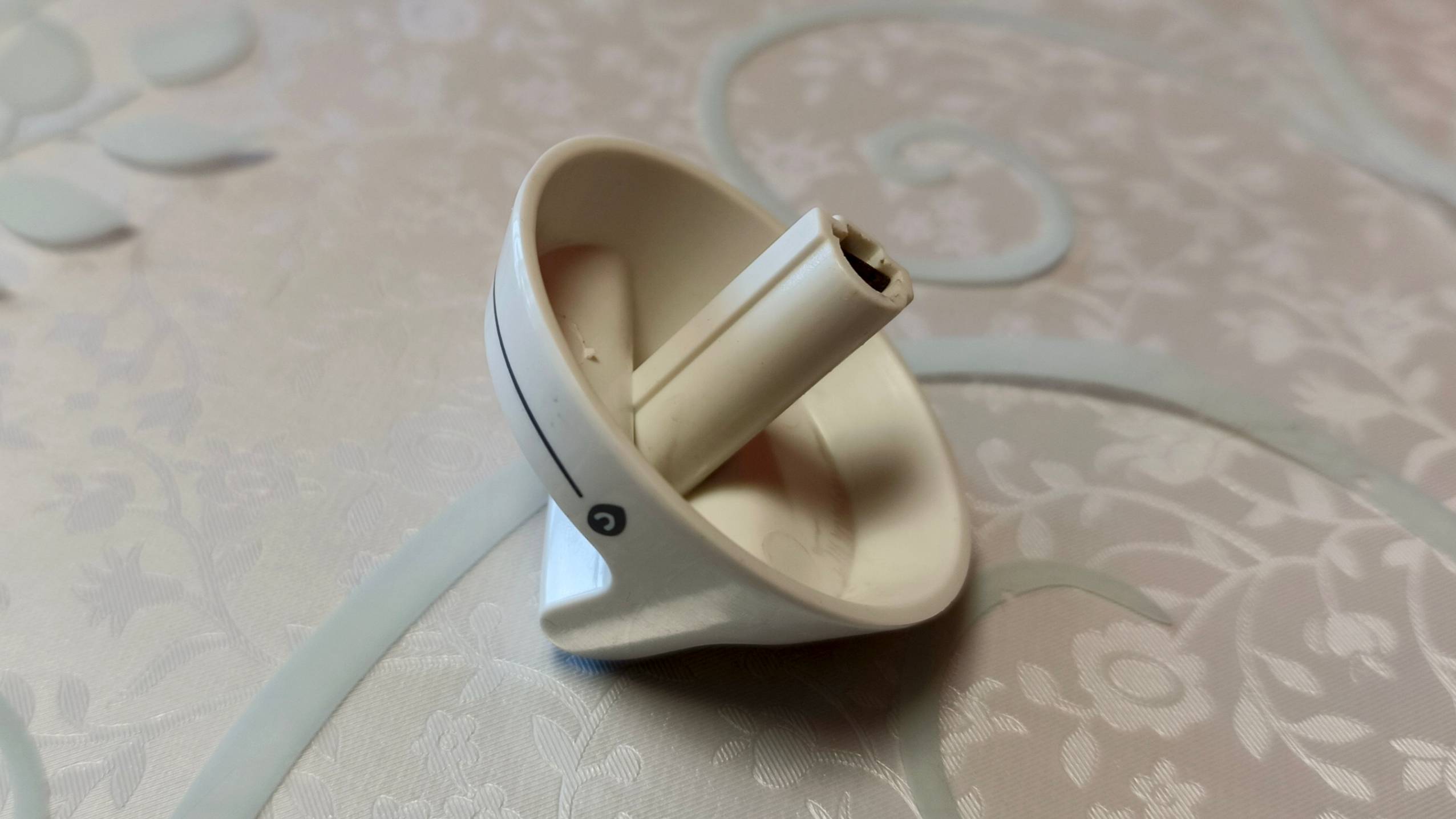 Ручка белая для газовой плиты и духовки (D-47mm.H-32mm. посадка D-6Х4mm)