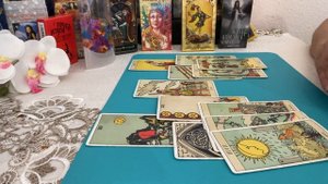 ПОЧЕМУ ОН ♣️ НЕ ВЫХОДИТ ИЗ ГОЛОВЫ❓#tarot #гадание #тароонлайн #расклад