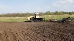 Гусеничный трактор Т-404 Культивация