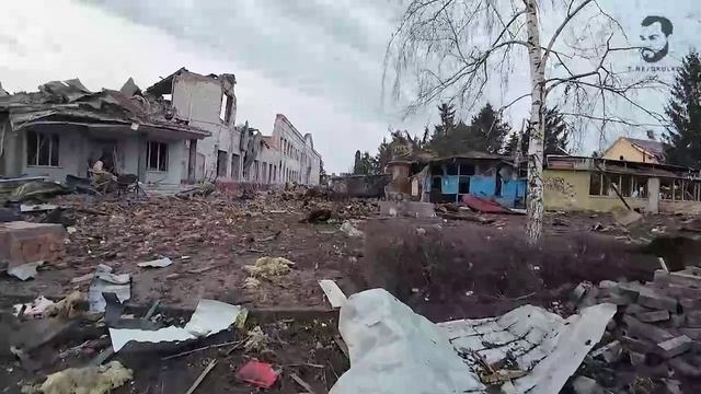 Прогулка по центру Суджи. Атмосфера.   Здание районной администрации, мемориал ВОВ, Советская пл...