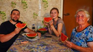 КУПИЛ 2 ДОМА В ДЕРЕВНЕ ｜ ПРОБУЕМ ПЕРВЫЙ АРБУЗ С ОГОРОДА ｜ НАСКОЛЬКО СЛАДКИЕ АРБУЗЫ НА УРАЛЕ？