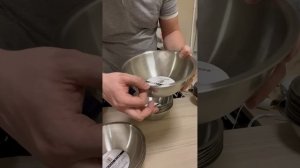 Остатки мисок , показываю дефекты