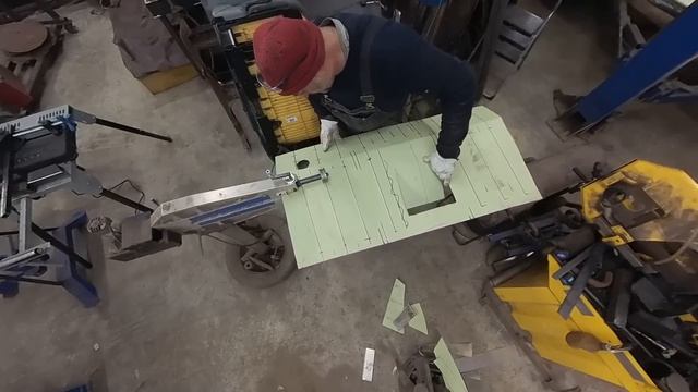 Building the trunk floor and rear inner splash pan for our 1935 Dodge coupe. смотреть онлайн