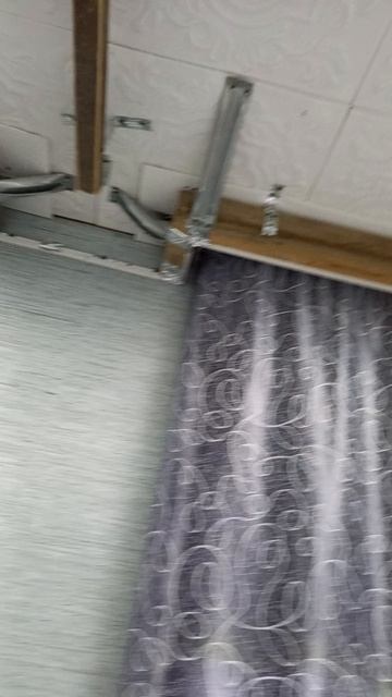 Скрытый карниз для штор в натяжном потолке. смотреть онлайн