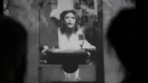 Фрагмент из фильма "Дно", 2017г. Под немое кино для царской семьи играет тапёр.