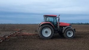 КАМАЗ хтх 185 на бороновании