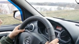 Учусь водить автомобиль Ларгус.