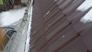 монтаж снегозадержателей ходьба по водосточной системы