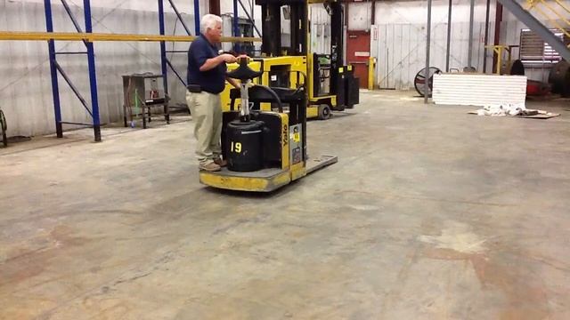 Lot 68 Yale Electric Pallet Jack смотреть онлайн