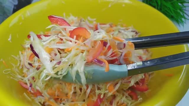Тот самый кисло-сладкий салат из капусты! Готовлю 2 раза в месяц, ем каждый день