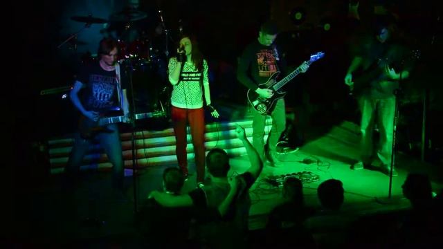 Licentia - Шаги По Стеклу ("Tracktor Bowling" RUSSIAN ROCK COVER 7 мая 2016 . БК "Варяг") смотреть онлайн