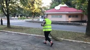 Раннее утро в Ясиноватой, уборка города