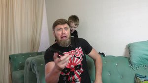 Нянь с бородой Испуган