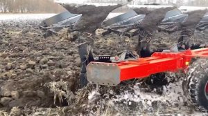 Производим осеннюю вспашку трактором Кировец К-525 с плугом ППО