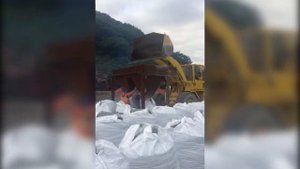 Погрузка щебня в биг бэги - транспортная компания А-Сервис