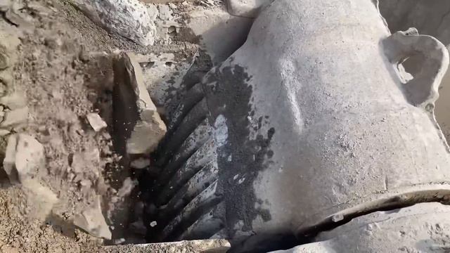Строительство, дробление щебёнки