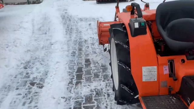 Огляд японського міні трактора Kubota B1-17 | Totus Traktor смотреть онлайн