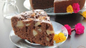 Шоколадная шарлотка с грушей