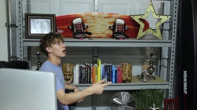 How To Throw A Card Like A Boomerang | LEARN IN 5 MINUTES смотреть онлайн