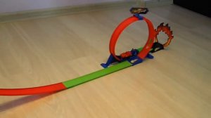 Вспыш и Крушила - Трюкомания. Видео про машинки для мальчиков.Хот Вилс распаковка машинок Hot Wheel